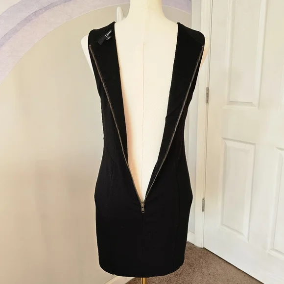 Ladakh | Medium | Black Keyhole Bodycon Sleeveless Dress - Picture 6 of 10